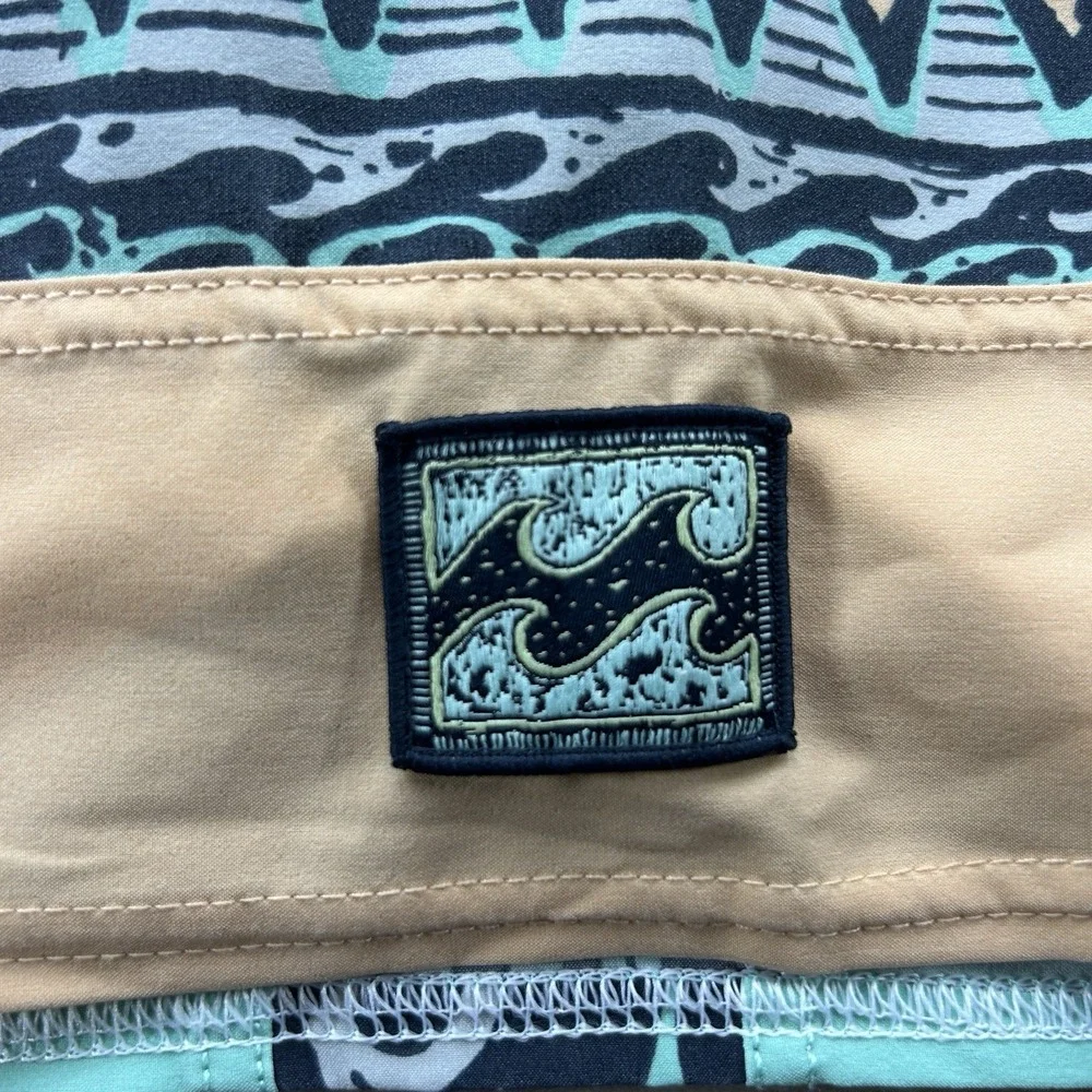 Billabong Men's 32 Burleigh Pro Minty Aqua Aztec BoardShort‎ Surf